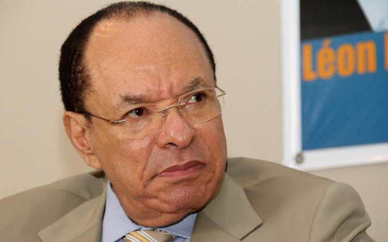 kengo-wa-dondo-president-senat-2004-800px