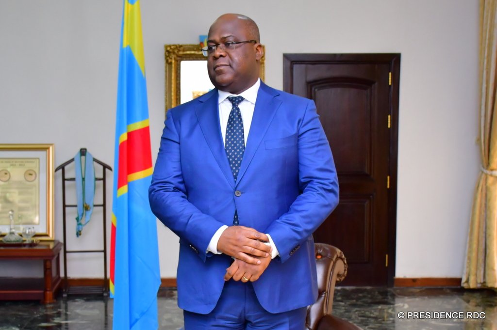 FATSHI, le Démocrate, en vérité est le fils de son père, icône de la démocratie nationale et, surtout, grand défenseur des droits humains fondamentaux et libertés publiques en Afrique.

Suivant la trace de son géniteur biologique, ce chef de l'Etat de la RDC proche de ses Concitoyennes et Concitoyens ne peut en aucun cas devenir le tristement célèbre Mobutu Sese Seko du Zaïre.

En effet, ce tyran de sinistre mémoire avait la sombre réputation d'arrêter ses opposants ou tous citoyens et de les coffrer dans sa résidence-prison située au Camp colonel Tshatshi ou au Palais de Marbre.